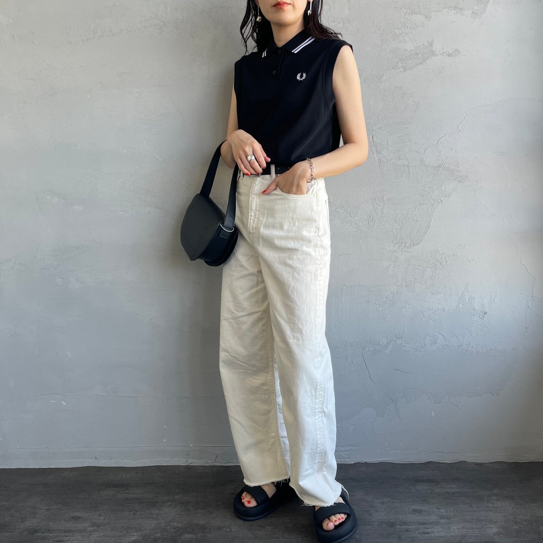 FRED PERRY [フレッドペリー] スリーブレスポロシャツ [G7200] 350 BLACK &&モデル身長：160cm 着用サイズ：10&&