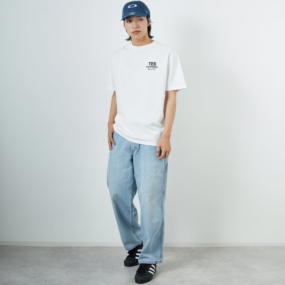 The Endless Summer [エンドレスサマー] 別注 BUHI HUNTINGTON バックプリントTシャツ [FH-26574502-JF] WHITE &&モデル身長：179cm 着用サイズ：XL&&