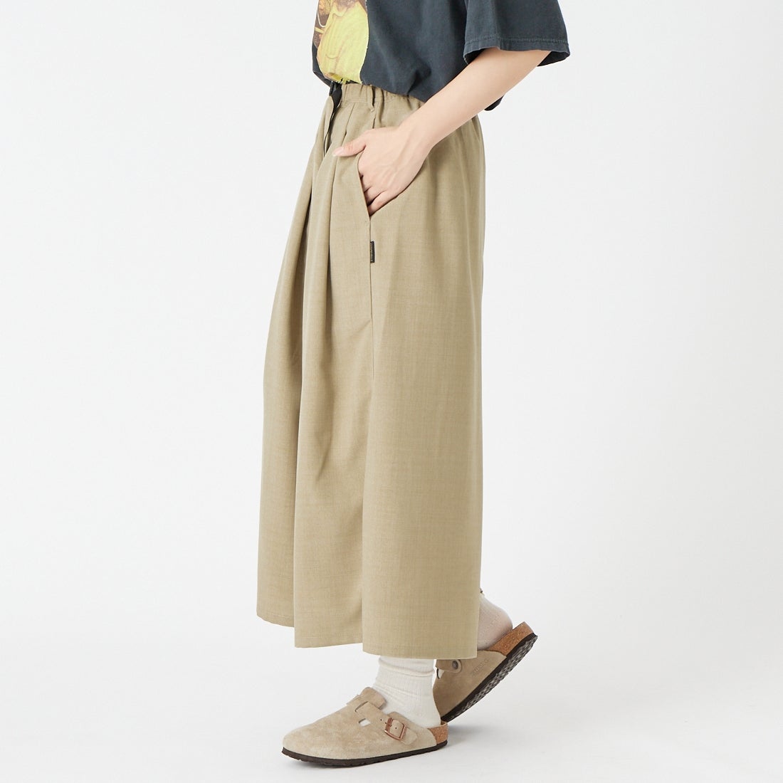 GRAMiCCi [グラミチ] リネンライクフレアパンツ [GLP6-S2026] MILK TEA &&モデル身長：162cm 着用サイズ：S&&