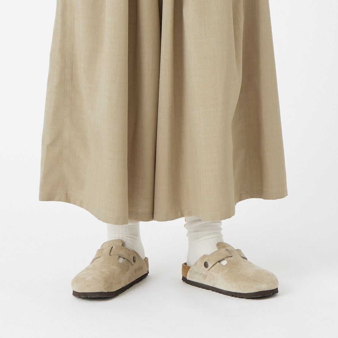 GRAMiCCi [グラミチ] リネンライクフレアパンツ [GLP6-S2026] MILK TEA &&モデル身長：162cm 着用サイズ：S&&
