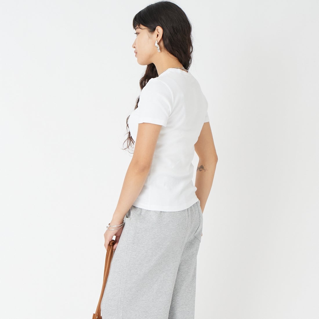 Oblada [オブラダ] パック半袖Tシャツ [M2610CU10] WHT/BLK &&モデル身長：162cm 着用サイズ：F&&