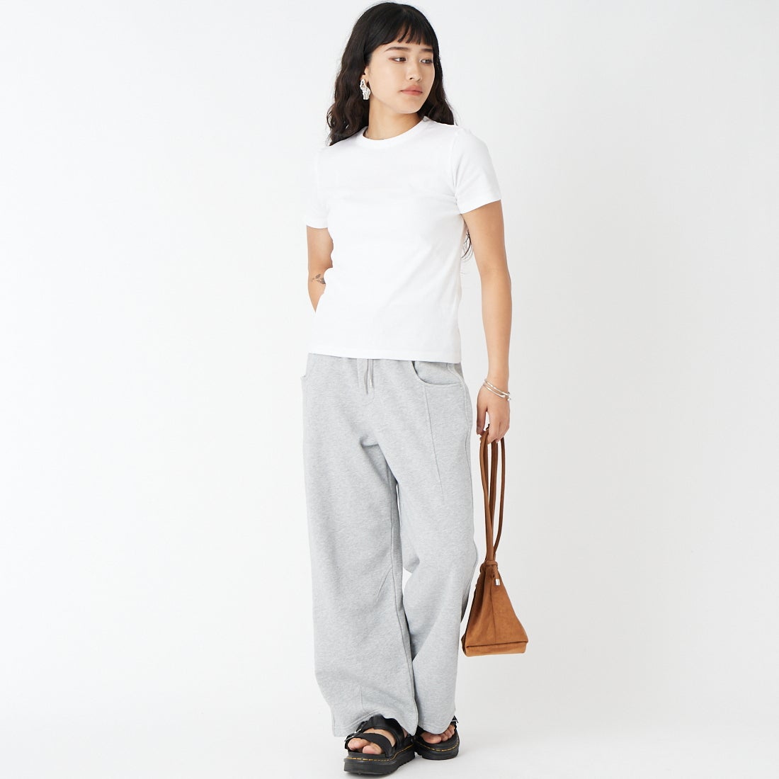 Oblada [オブラダ] パック半袖Tシャツ [M2610CU10] WHT/BLK &&モデル身長：162cm 着用サイズ：F&&