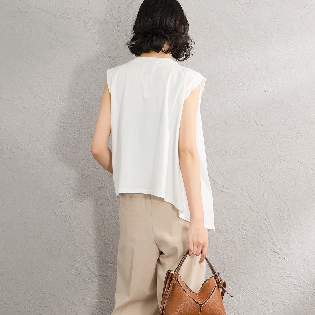 mizuiro ind [ミズイロインド] Vネックアシンメトリープルオーバー [2-210095] 11 OFF WHI &&モデル身長：162cm 着用サイズ：F&&