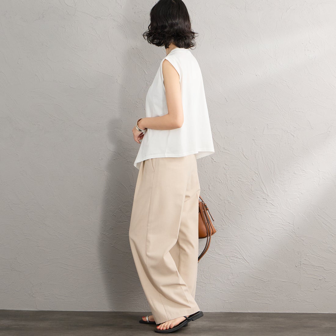 mizuiro ind [ミズイロインド] Vネックアシンメトリープルオーバー [2-210095] 11 OFF WHI &&モデル身長：162cm 着用サイズ：F&&