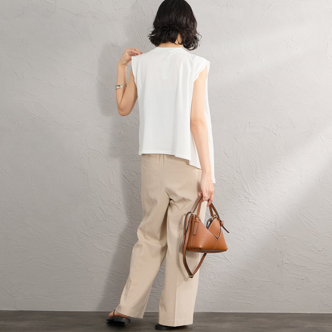 mizuiro ind [ミズイロインド] Vネックアシンメトリープルオーバー [2-210095] 11 OFF WHI &&モデル身長：162cm 着用サイズ：F&&