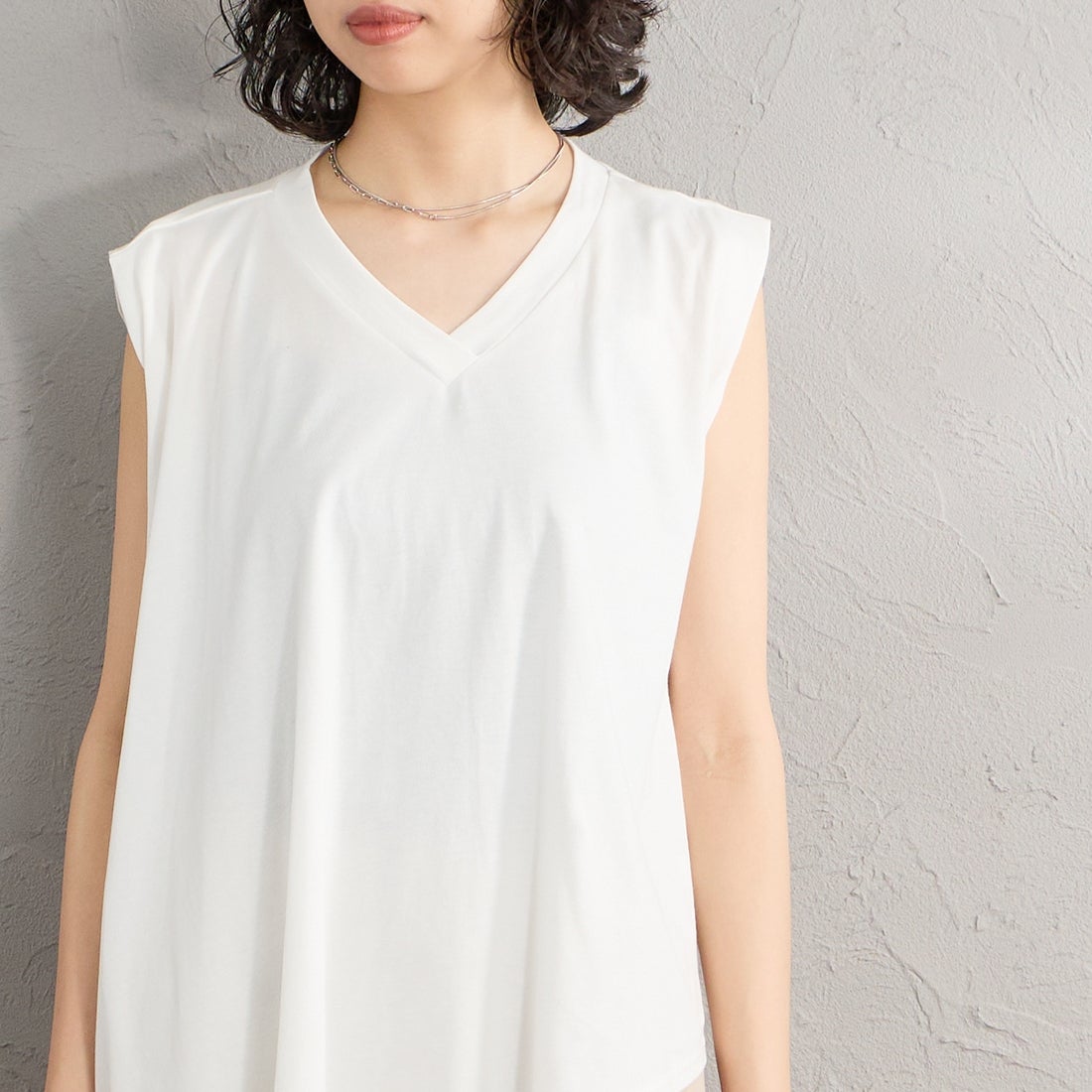 mizuiro ind [ミズイロインド] Vネックアシンメトリープルオーバー [2-210095] 11 OFF WHI &&モデル身長：162cm 着用サイズ：F&&