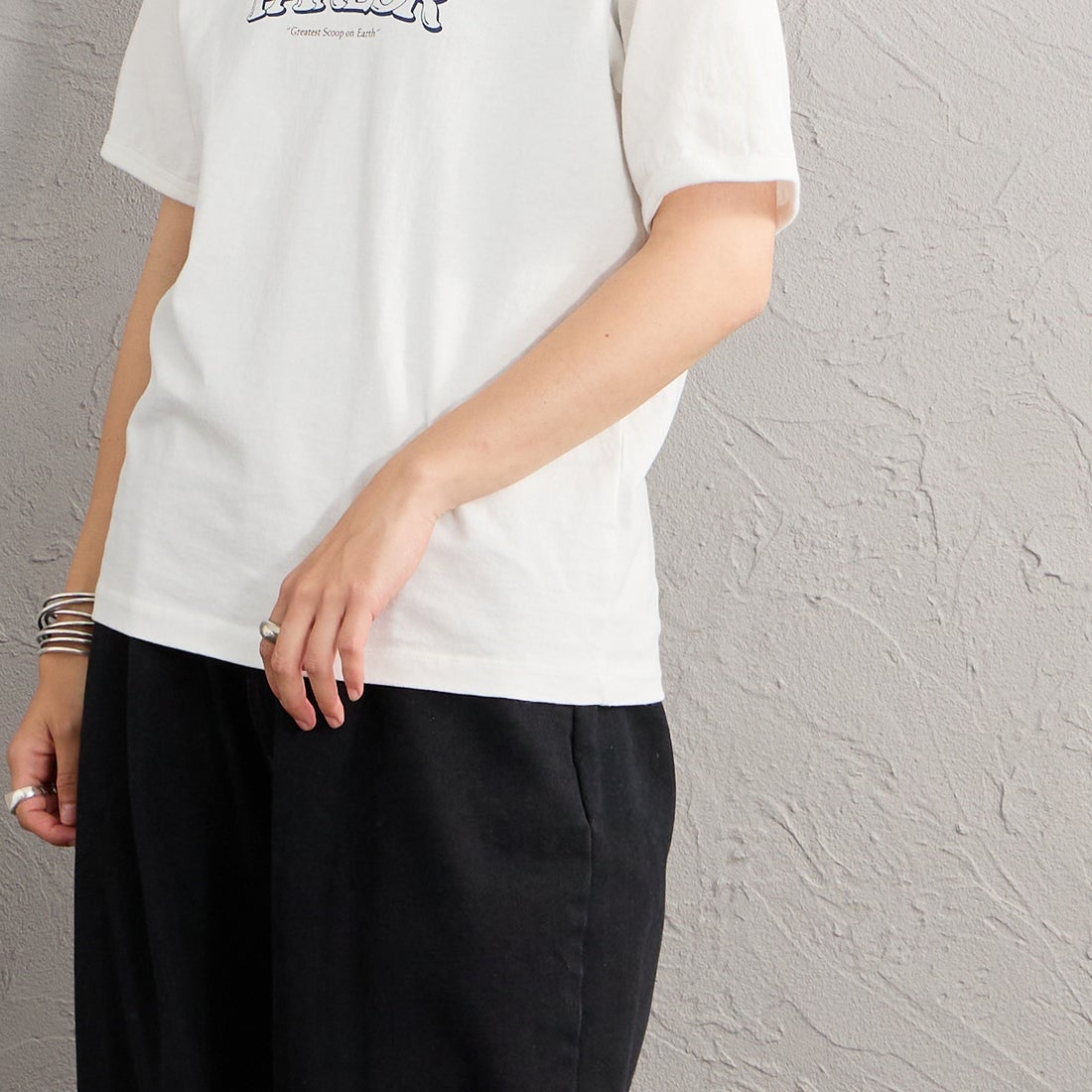 THE SHINZONE [ザ シンゾーン] SLADOLED PARLOR Tシャツ [26MMSCU06] 01 WHITE &&モデル身長：158cm 着用サイズ：F0&&
