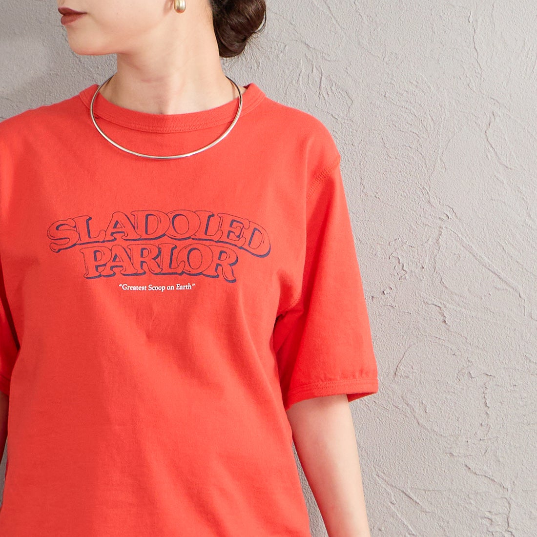 THE SHINZONE [ザ シンゾーン] SLADOLED PARLOR Tシャツ [26MMSCU06] 34 ORANGE &&モデル身長：150cm 着用サイズ：F0&&