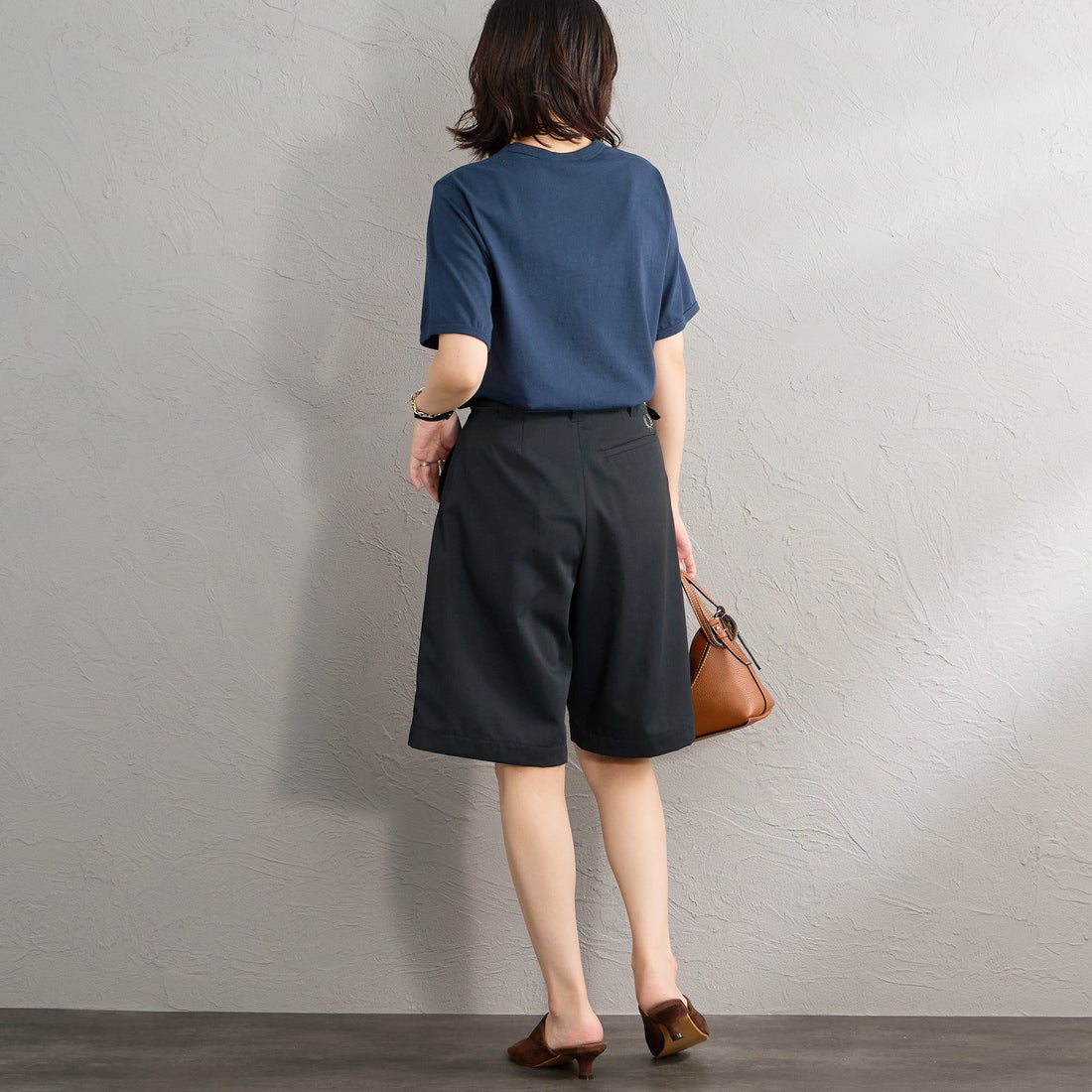 THE SHINZONE [ザ シンゾーン] SLADOLED PARLOR Tシャツ [26MMSCU06] 85 NAVY &&モデル身長：160cm 着用サイズ：F0&&