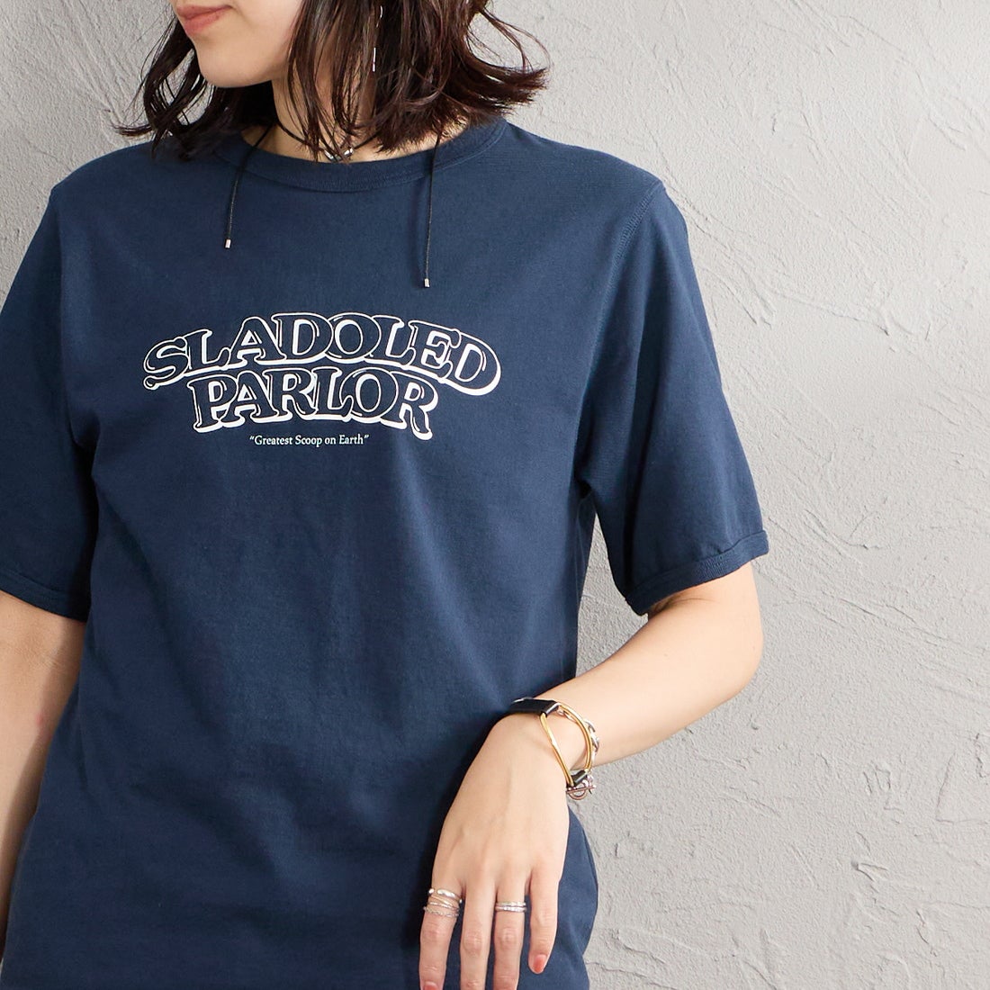 THE SHINZONE [ザ シンゾーン] SLADOLED PARLOR Tシャツ [26MMSCU06] 85 NAVY &&モデル身長：160cm 着用サイズ：F0&&
