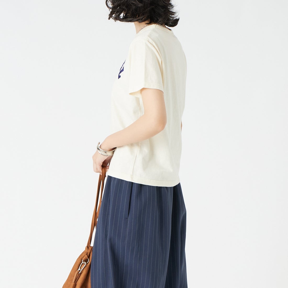 The Endless Summer [エンドレスサマー] オーガニックコットン フロッキープリント フィットTシャツ [FH-26574406] 05 IVORY &&モデル身長：162cm 着用サイズ：F&&