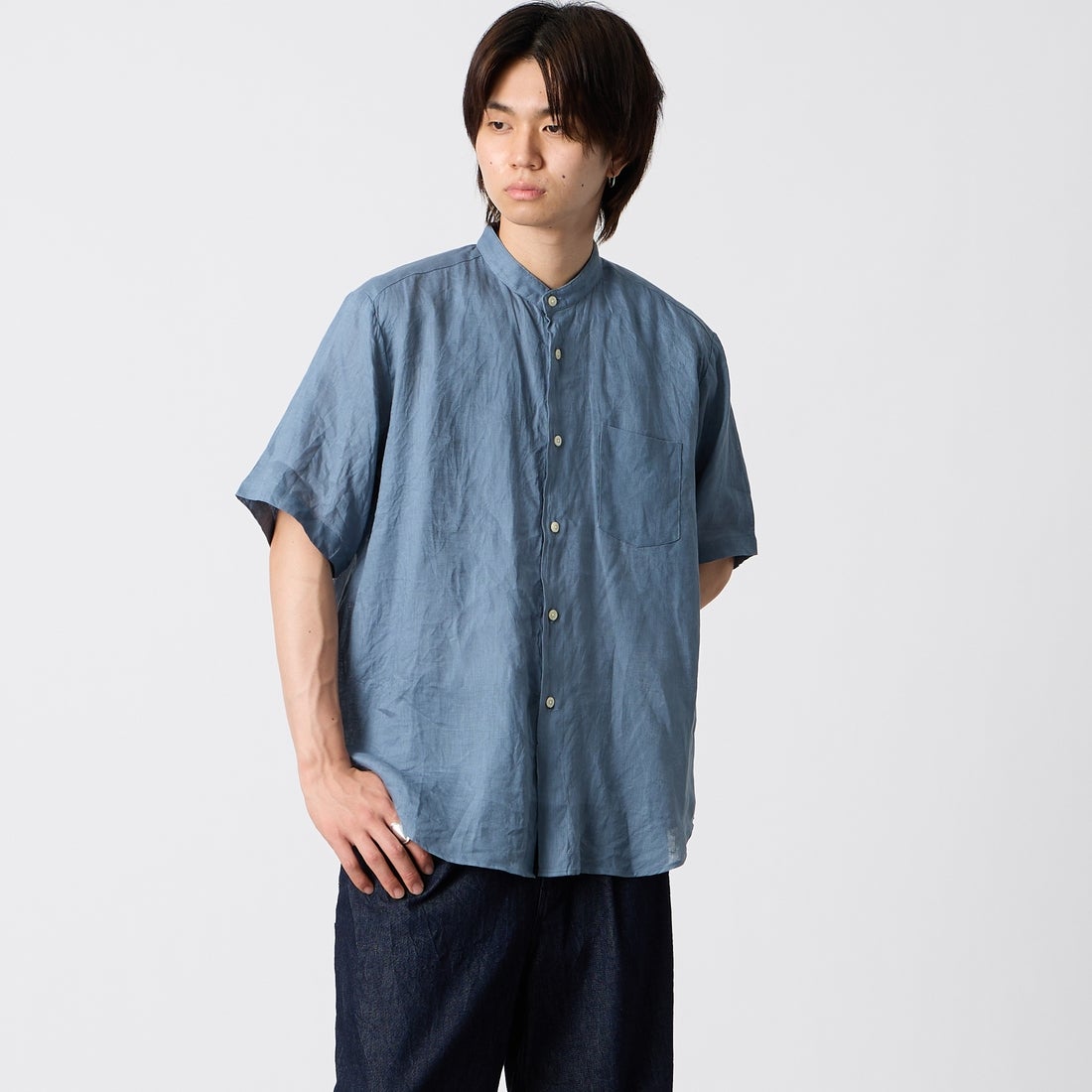 MANUAL ALPHABET [マニュアルアルファベット] 麻キャンバス ルーズフィットバンドカラーシャツ [MA-S-835] BLUE &&モデル身長：177cm 着用サイズ：2&&