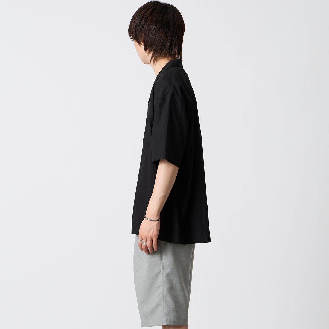 SLICK [スリック] レーヨンポプリンオープンカラーシャツ [5220285] 700 BLACK &&モデル身長：177cm 着用サイズ：2&&