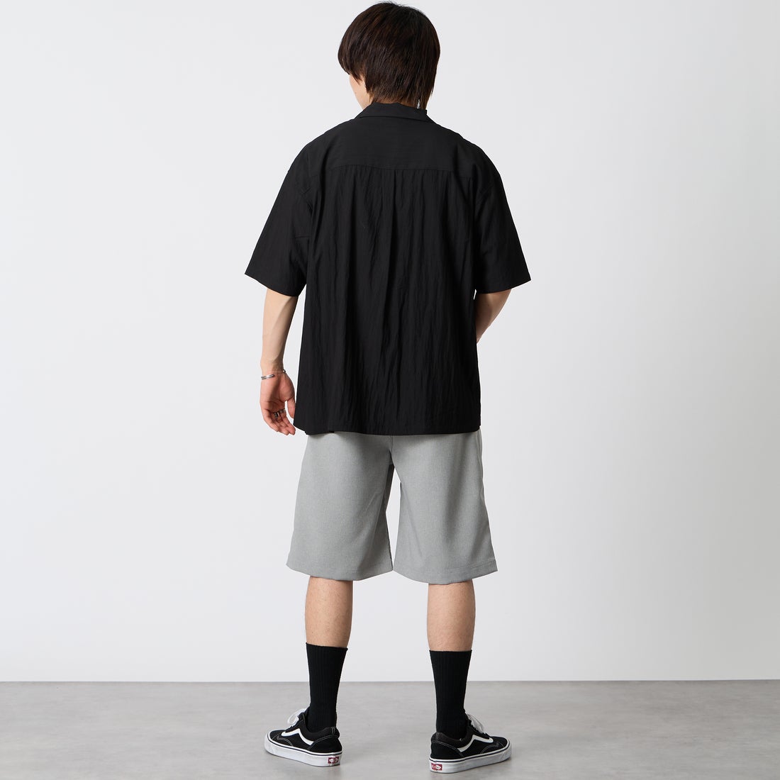 SLICK [スリック] レーヨンポプリンオープンカラーシャツ [5220285] 700 BLACK &&モデル身長：177cm 着用サイズ：2&&