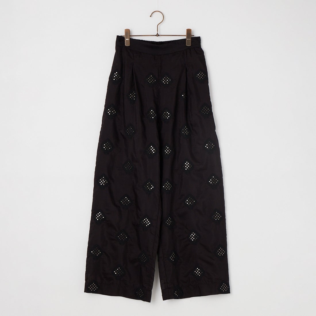 19 BLACK