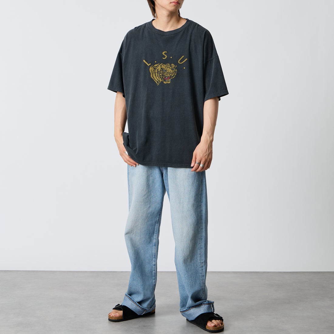 REMI RELIEF [レミレリーフ] 別注 SP加工ビッグプリントTシャツ L.S.U [RN30389188-JF] BLACK &&モデル身長：177cm 着用サイズ：M&&