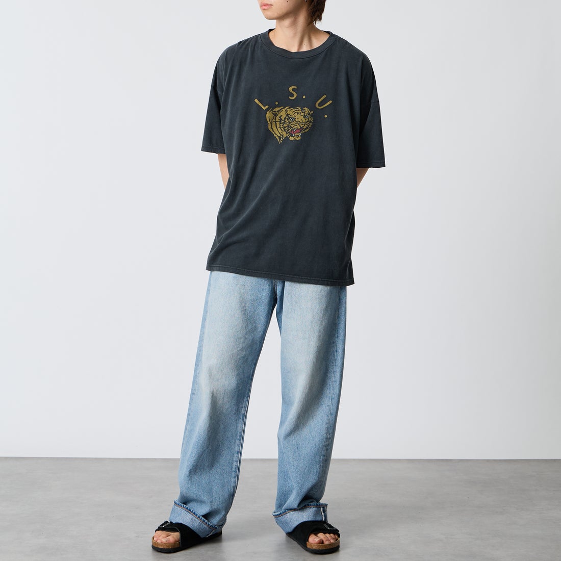 REMI RELIEF [レミレリーフ] 別注 SP加工ビッグプリントTシャツ L.S.U [RN30389188-JF] BLACK &&モデル身長：177cm 着用サイズ：M&&