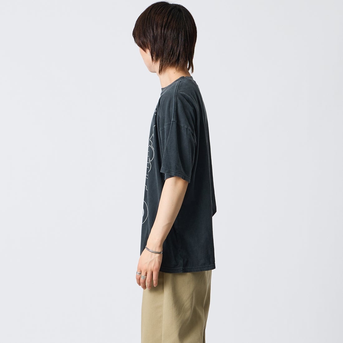 REMI RELIEF [レミレリーフ] 別注 SP加工ビッグプリントTシャツ BONE [RN27353166-JF] BLACK &&モデル身長：177cm 着用サイズ：S&&