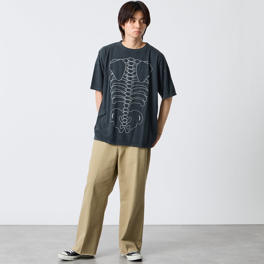REMI RELIEF [レミレリーフ] 別注 SP加工ビッグプリントTシャツ BONE [RN27353166-JF] BLACK &&モデル身長：177cm 着用サイズ：S&&RELIEF [レミレリーフ] 別注 SP加工ビッグプリントTシャツ BONE [RN27353166-JF] BLACK