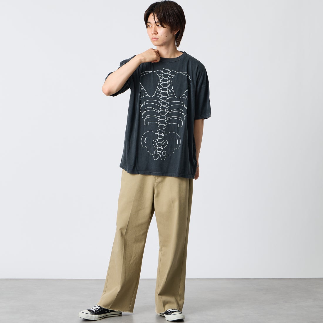 REMI RELIEF [レミレリーフ] 別注 SP加工ビッグプリントTシャツ BONE [RN27353166-JF] BLACK &&モデル身長：177cm 着用サイズ：S&&