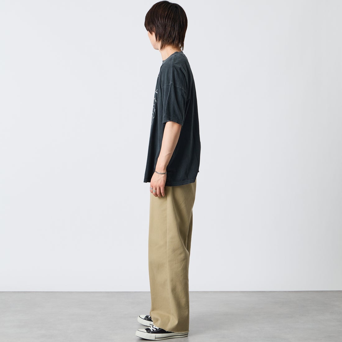 REMI RELIEF [レミレリーフ] 別注 SP加工ビッグプリントTシャツ BONE [RN27353166-JF] BLACK &&モデル身長：177cm 着用サイズ：S&&