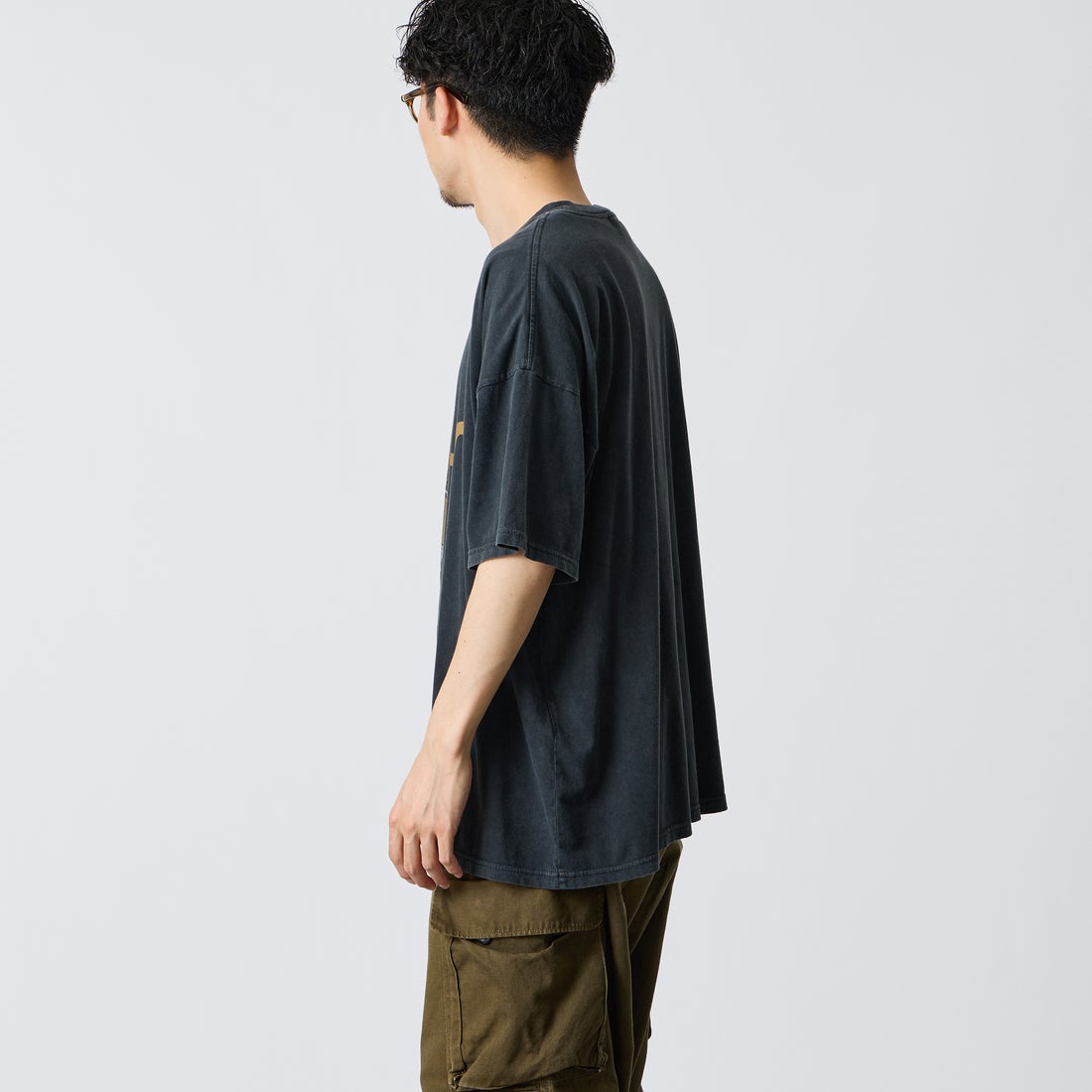 REMI RELIEF [レミレリーフ] 別注 SP加工ビッグプリントTシャツ [RN30389152-JF] BLACK &&モデル身長：168cm 着用サイズ：M&&