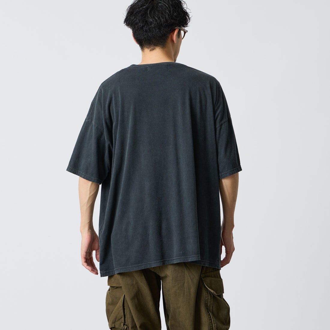 REMI RELIEF [レミレリーフ] 別注 SP加工ビッグプリントTシャツ [RN30389152-JF] BLACK &&モデル身長：168cm 着用サイズ：M&&