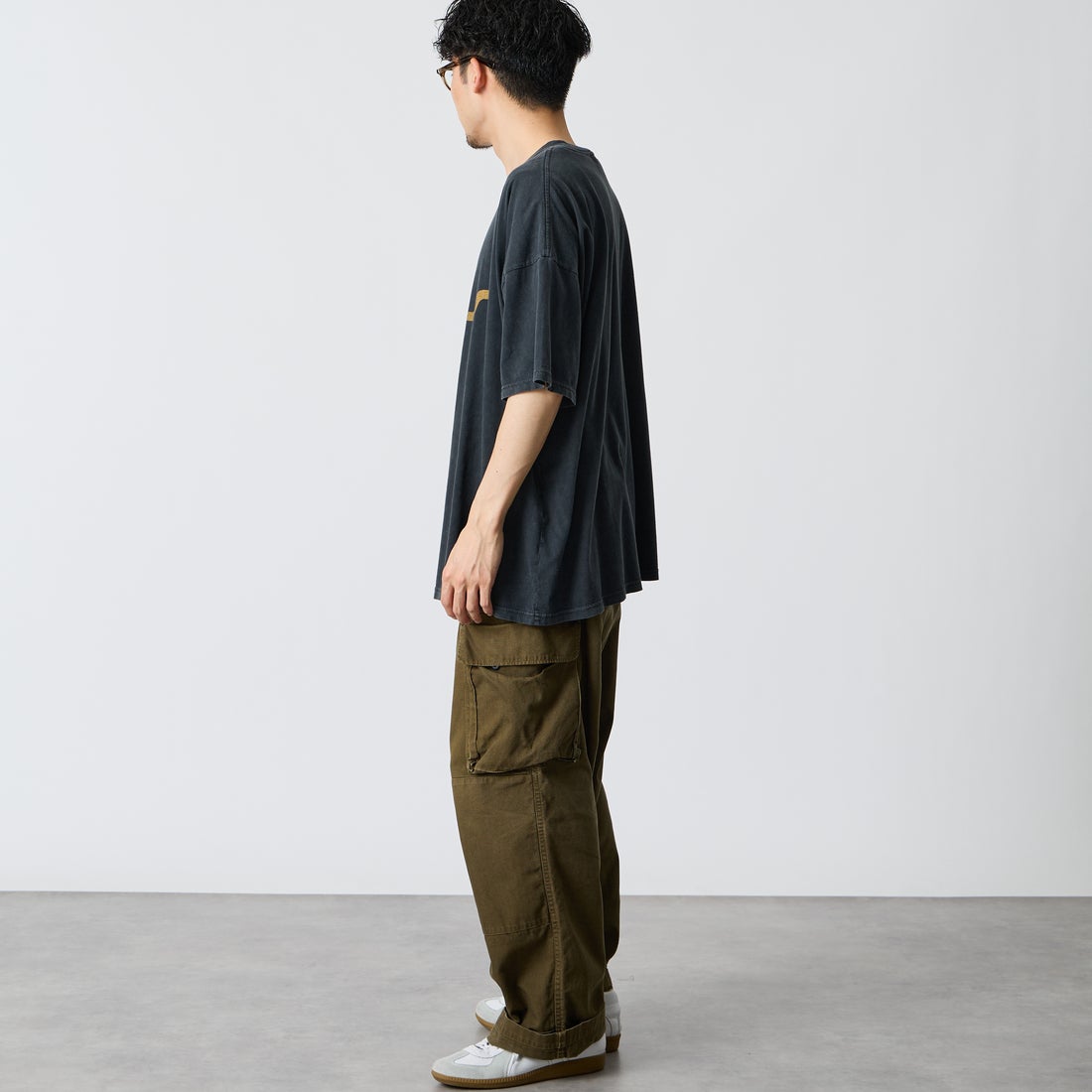 REMI RELIEF [レミレリーフ] 別注 SP加工ビッグプリントTシャツ [RN30389152-JF] BLACK &&モデル身長：168cm 着用サイズ：M&&