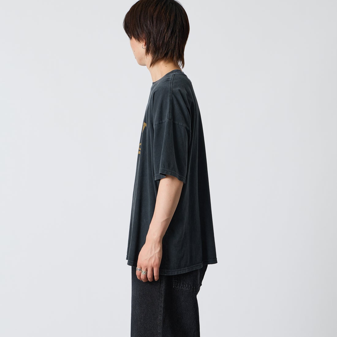 REMI RELIEF [レミレリーフ] 別注 SP加工ビッグプリントTシャツ ADELPHI [RN30389141-JF] BLACK &&モデル身長：177cm 着用サイズ：M&&