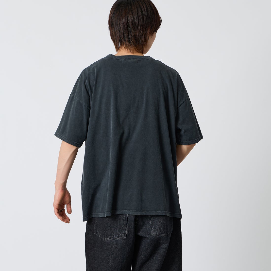 REMI RELIEF [レミレリーフ] 別注 SP加工ビッグプリントTシャツ ADELPHI [RN30389141-JF] BLACK &&モデル身長：177cm 着用サイズ：M&&