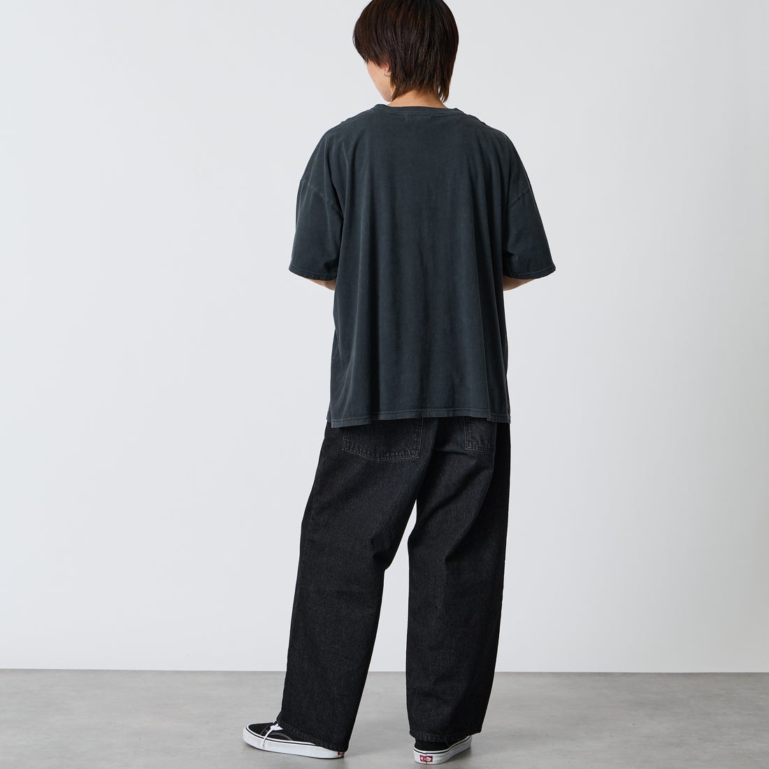 REMI RELIEF [レミレリーフ] 別注 SP加工ビッグプリントTシャツ ADELPHI [RN30389141-JF] BLACK &&モデル身長：177cm 着用サイズ：M&&