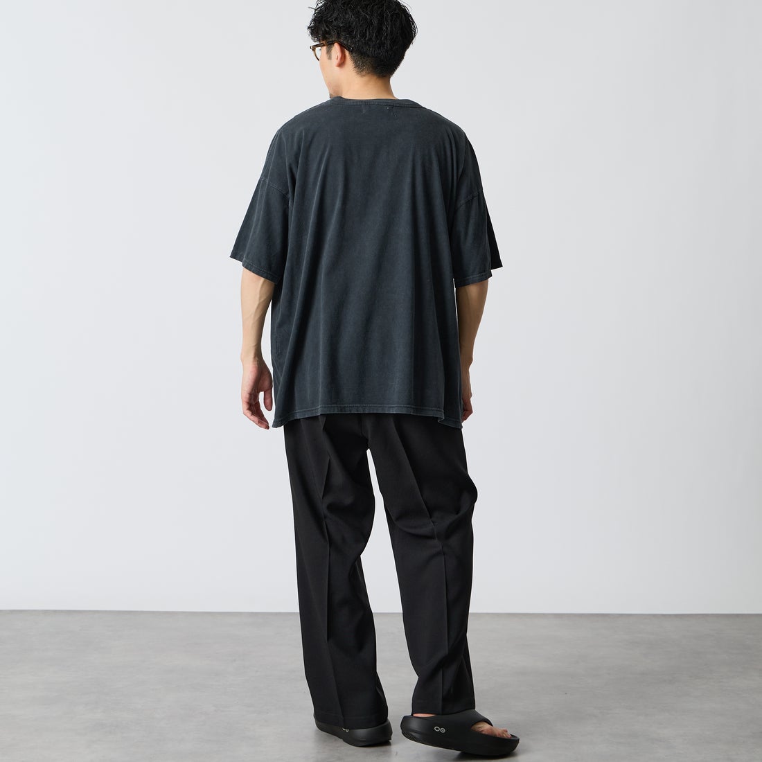 REMI RELIEF [レミレリーフ] 別注 SP加工ビッグプリントTシャツ ILLNOIS [RN30389122-JF] BLACK &&モデル身長：168cm 着用サイズ：M&&