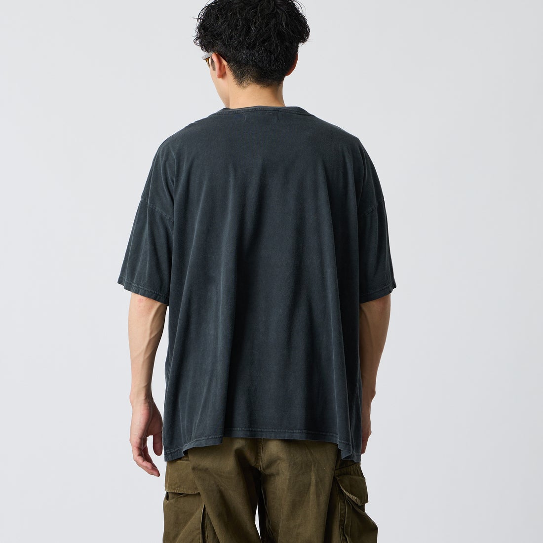 REMI RELIEF [レミレリーフ] 別注 SP加工ビッグプリントTシャツ FROG [RN30389146-JF] BLACK &&モデル身長：168cm 着用サイズ：S&&