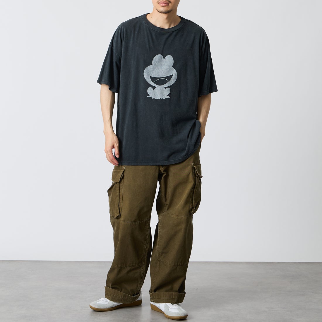 REMI RELIEF [レミレリーフ] 別注 SP加工ビッグプリントTシャツ FROG [RN30389146-JF] BLACK &&モデル身長：168cm 着用サイズ：S&&
