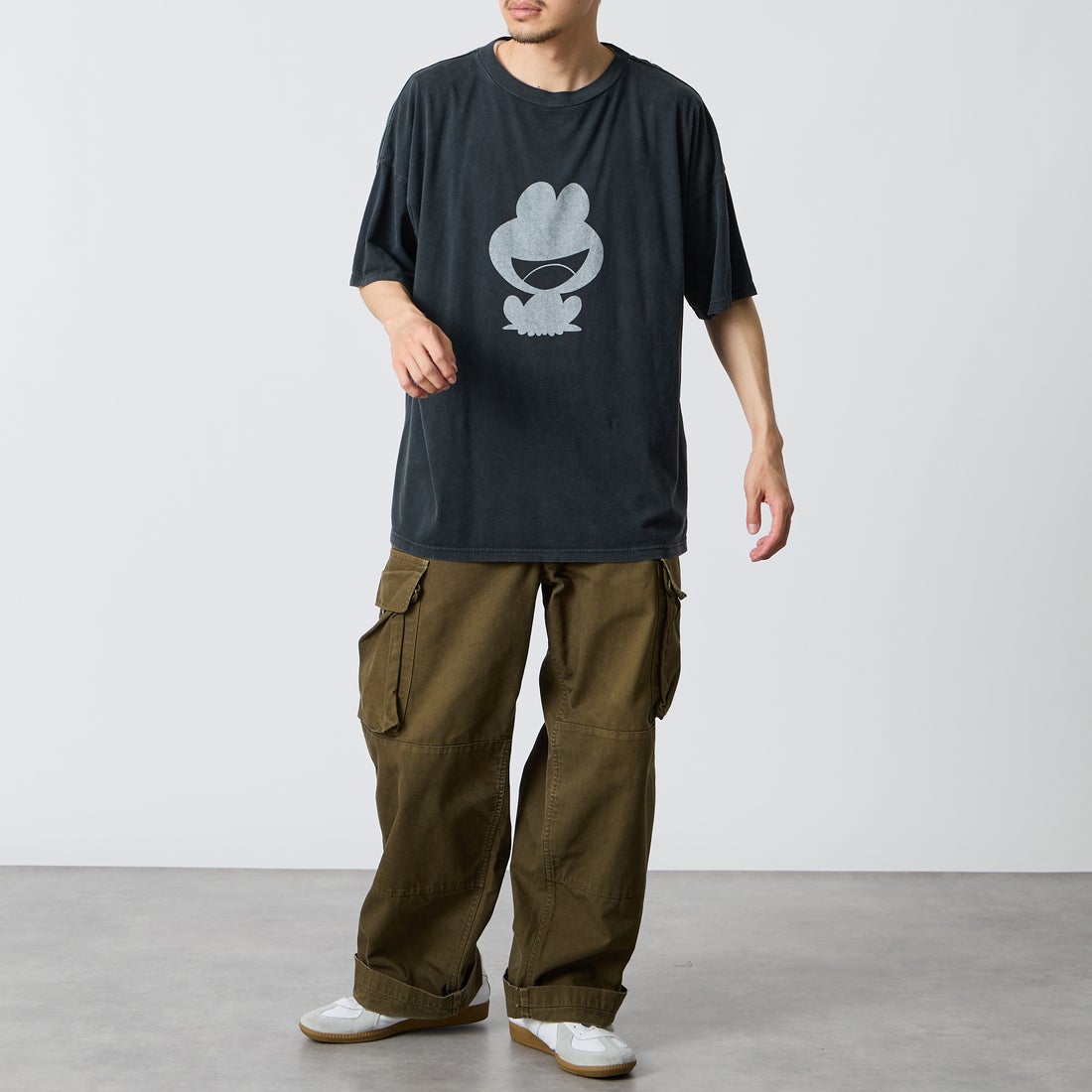 REMI RELIEF [レミレリーフ] 別注 SP加工ビッグプリントTシャツ FROG [RN30389146-JF] BLACK &&モデル身長：168cm 着用サイズ：S&&
