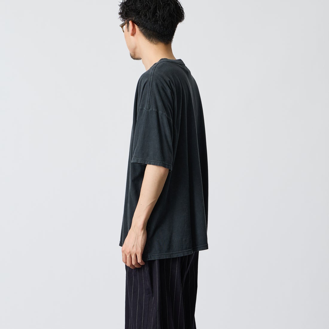 REMI RELIEF [レミレリーフ] 別注 SP加工ビッグプリントTシャツ OH. [RN30389143-JF] BLACK &&モデル身長：168cm 着用サイズ：S&&