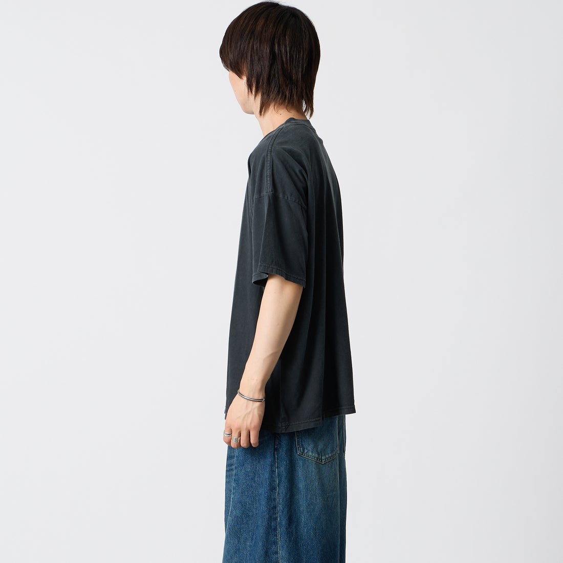 REMI RELIEF [レミレリーフ] 別注 SP加工ビッグプリントTシャツ ROMA 1870 [RN30389089-JF] BLACK &&モデル身長：177cm 着用サイズ：S&&