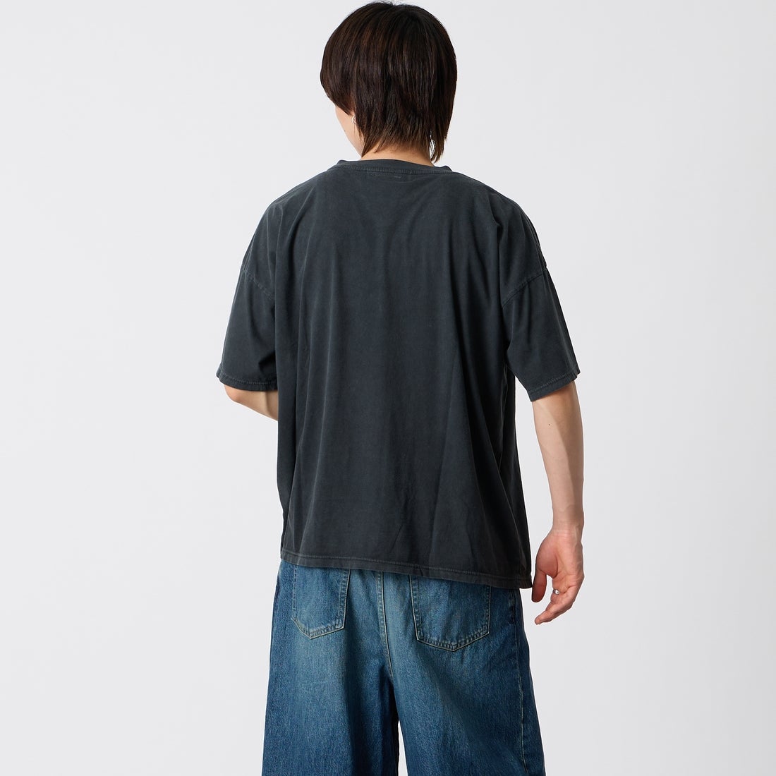 REMI RELIEF [レミレリーフ] 別注 SP加工ビッグプリントTシャツ ROMA 1870 [RN30389089-JF] BLACK &&モデル身長：177cm 着用サイズ：S&&