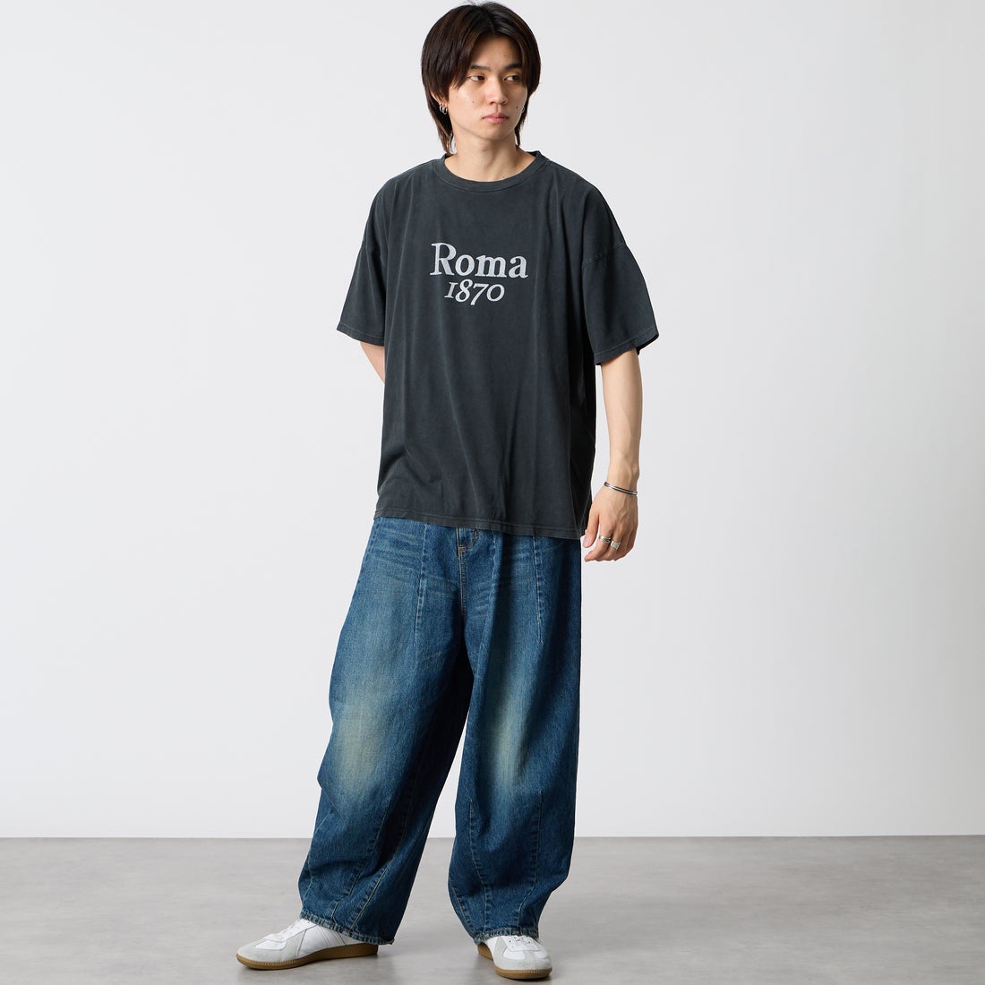 REMI RELIEF [レミレリーフ] 別注 SP加工ビッグプリントTシャツ ROMA 1870 [RN30389089-JF] BLACK &&モデル身長：177cm 着用サイズ：S&&
