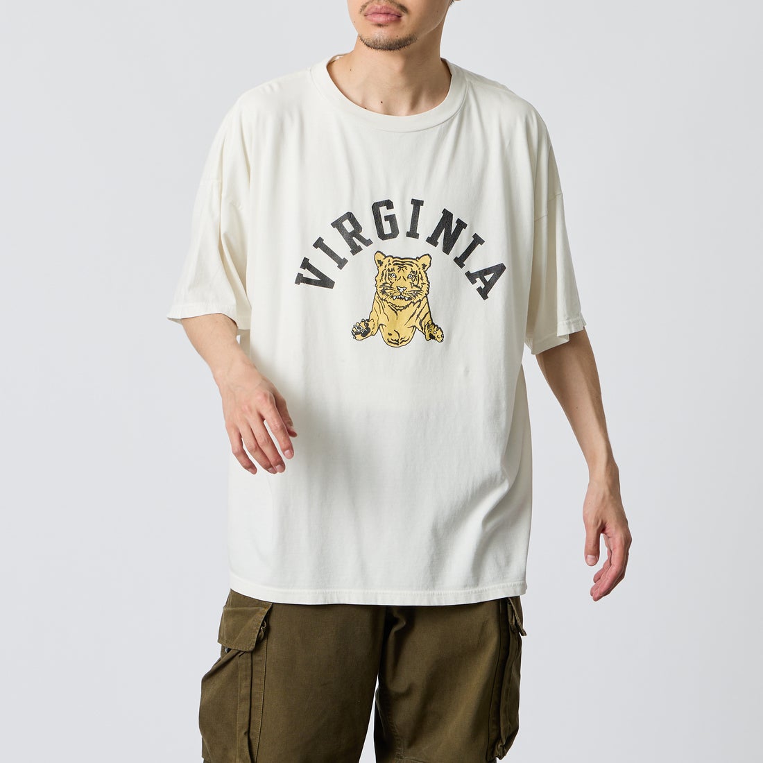 REMI RELIEF [レミレリーフ] 別注 SP加工ビッグプリントTシャツ VIRGINIA [RN30389081-JF] OFF WHITE &&モデル身長：168cm 着用サイズ：M&&