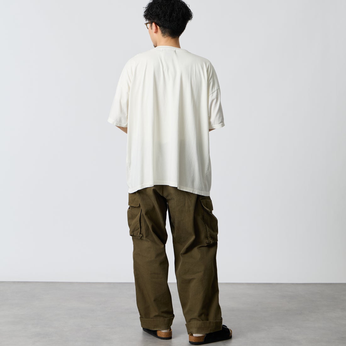 REMI RELIEF [レミレリーフ] 別注 SP加工ビッグプリントTシャツ VIRGINIA [RN30389081-JF] OFF WHITE &&モデル身長：168cm 着用サイズ：M&&