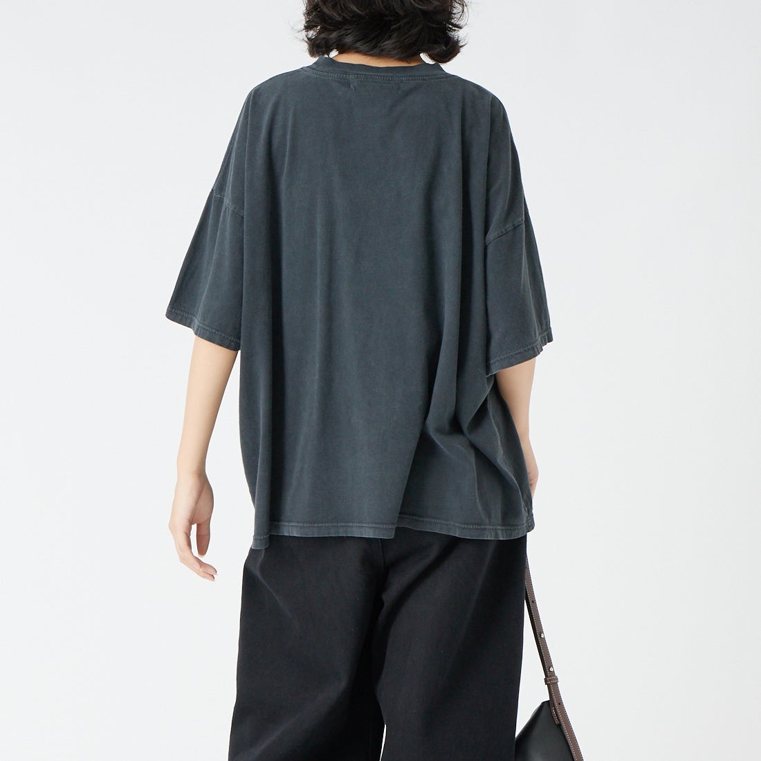 REMI RELIEF [レミレリーフ] 別注 SP加工ビッグプリントTシャツ BONE [RN27353166-JF] BLACK &&モデル身長：162cm 着用サイズ：F&&