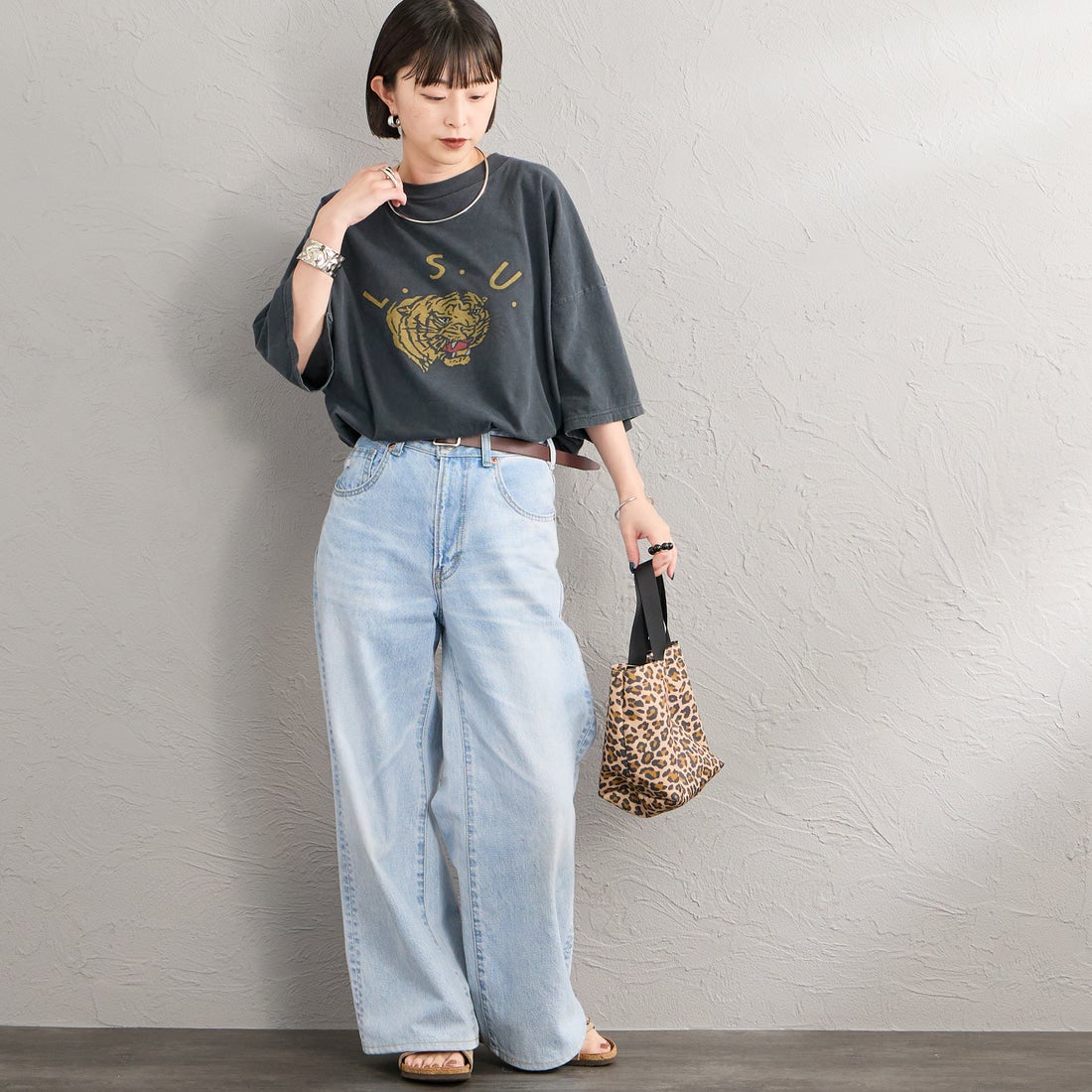 REMI RELIEF [レミレリーフ] 別注 SP加工ビッグプリントTシャツ L.S.U [RN30389188-JF] BLACK &&モデル身長：150cm 着用サイズ：F&&