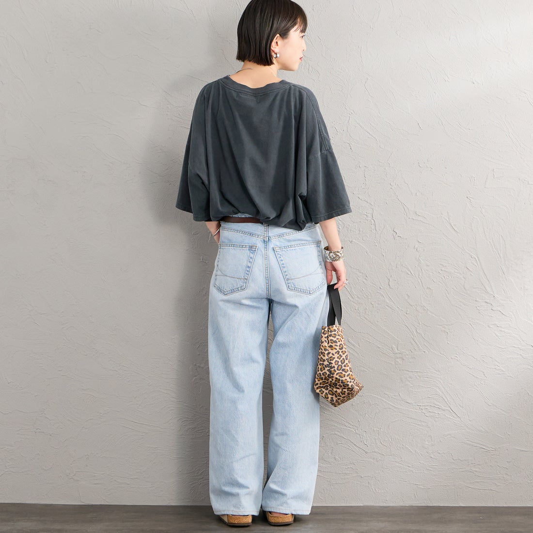 REMI RELIEF [レミレリーフ] 別注 SP加工ビッグプリントTシャツ L.S.U [RN30389188-JF] BLACK &&モデル身長：150cm 着用サイズ：F&&