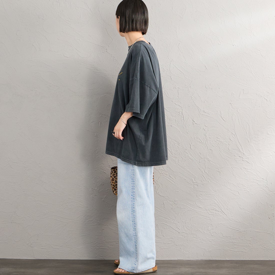 REMI RELIEF [レミレリーフ] 別注 SP加工ビッグプリントTシャツ L.S.U [RN30389188-JF] BLACK &&モデル身長：150cm 着用サイズ：F&&