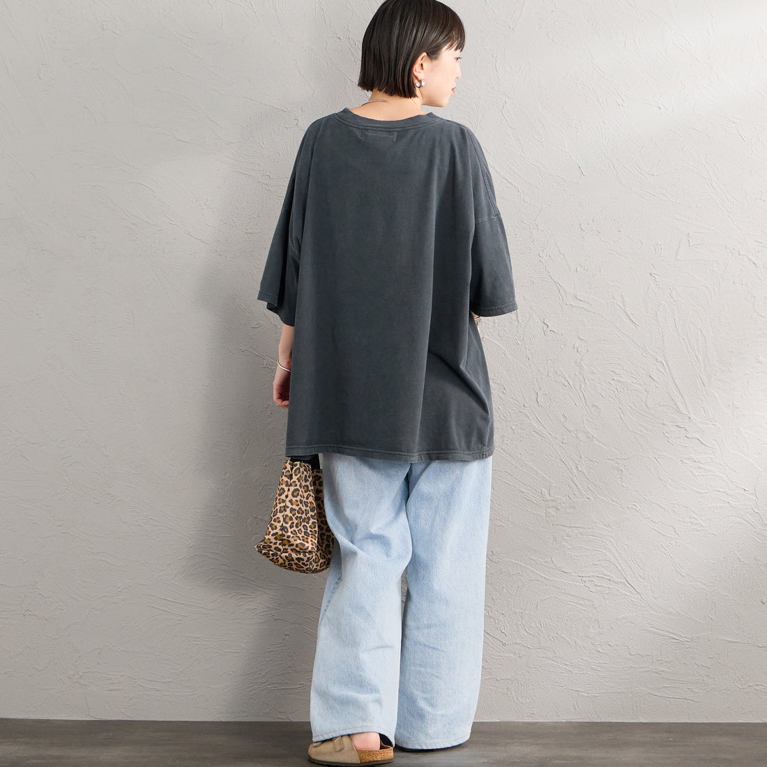 REMI RELIEF [レミレリーフ] 別注 SP加工ビッグプリントTシャツ L.S.U [RN30389188-JF] BLACK &&モデル身長：150cm 着用サイズ：F&&
