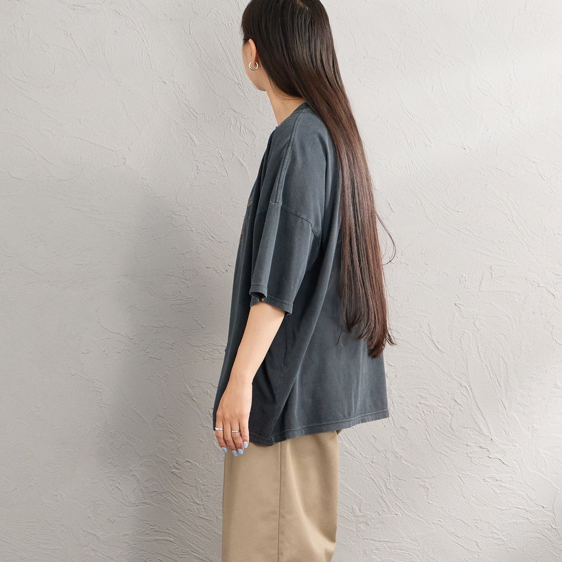 REMI RELIEF [レミレリーフ] 別注 SP加工ビッグプリントTシャツ L.S.U [RN30389188-JF] BLACK &&モデル身長：156cm 着用サイズ：F&&