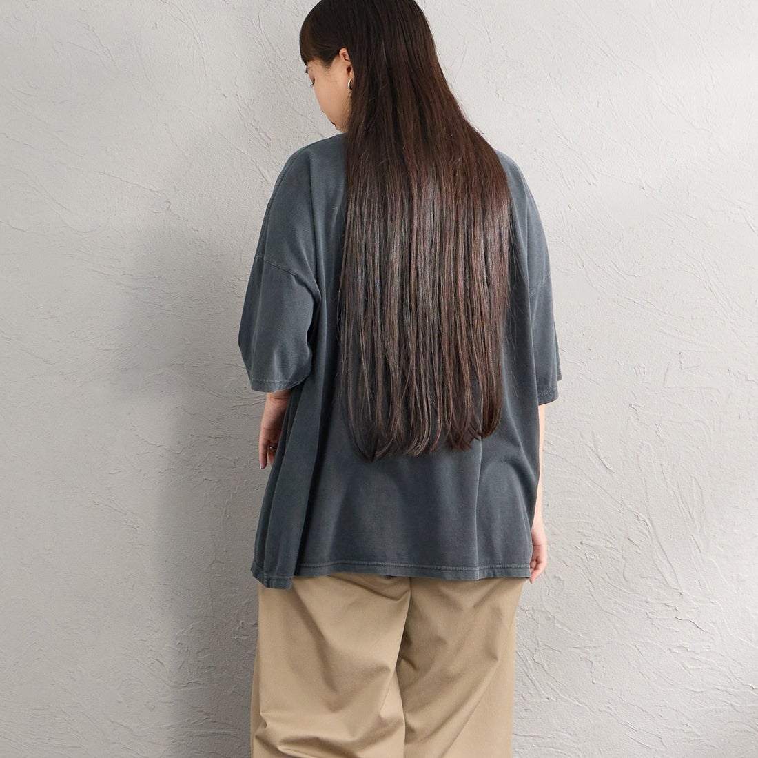 REMI RELIEF [レミレリーフ] 別注 SP加工ビッグプリントTシャツ L.S.U [RN30389188-JF] BLACK &&モデル身長：156cm 着用サイズ：F&&