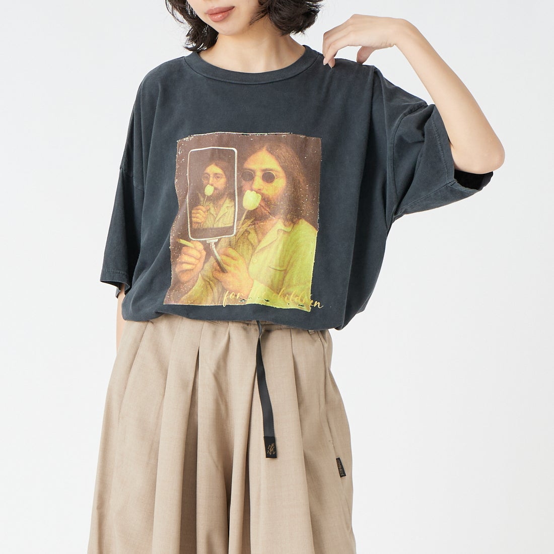 REMI RELIEF [レミレリーフ] 別注 SP加工ビッグプリントTシャツ ART [RN30389157-JF] BLACK &&モデル身長：162cm 着用サイズ：F&&