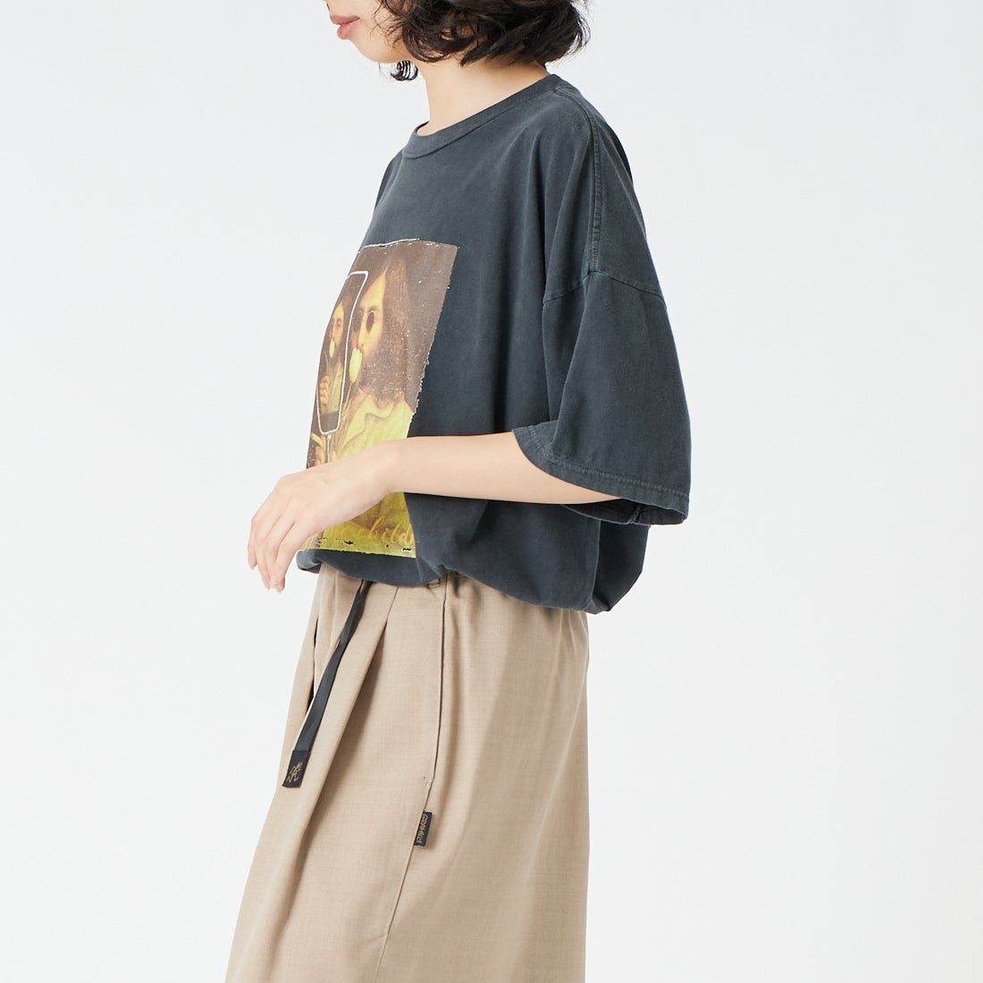 REMI RELIEF [レミレリーフ] 別注 SP加工ビッグプリントTシャツ ART [RN30389157-JF] BLACK &&モデル身長：162cm 着用サイズ：F&&
